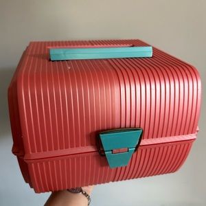 Awesome Vintage SASSABY make up case